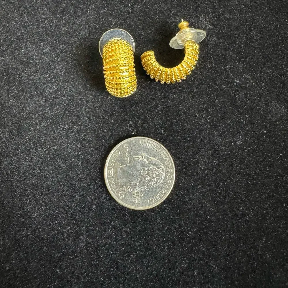 Trifari VINTAGE‎ Yellow Gold Tone Textured Oversized Cuff Earrings Pierced Ears